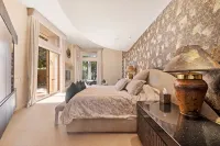 SWIM UP POOL BAR/SPA, POOL TABLE,6 EN SUITES, PING PONG, PUTTING GREEN 227370 - Jacuzzi
