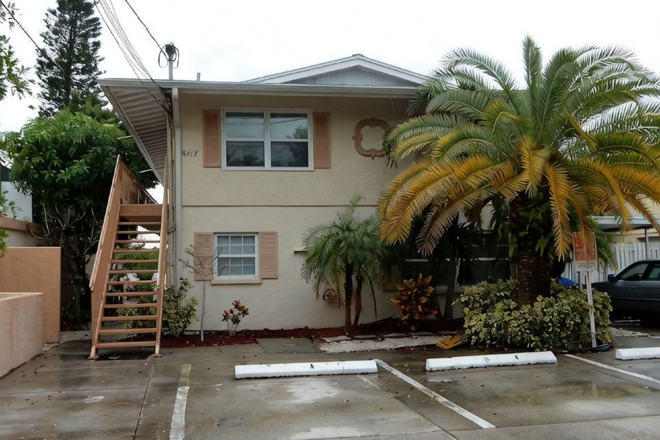 Photo 2 of 6
