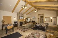 End of Summer Price Drop! Snowbasin Lakeside Luxury 3Bd.Hot Tub.Garage. 2300Sqft - Boutique