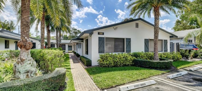 Modern furnished studio, North of Atlantic Ave Hotels in Delray Beach