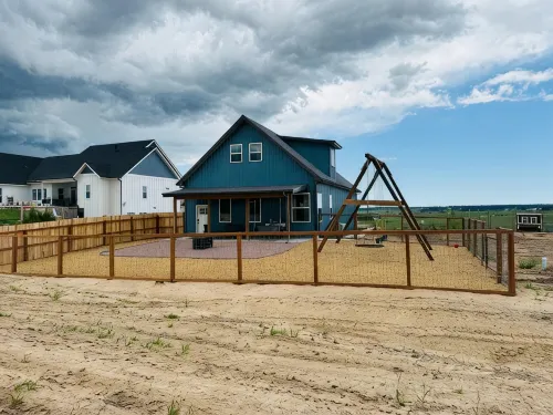 The Family Roost - warm, stylish new Barndo rolling hills & Rocky Mountain Views