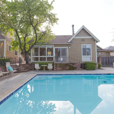 Historic Downtown House and Pool in Paso Robles Wine Country