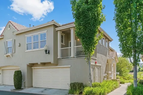 Modern Townhouse near a golf course, Folsom Lake, and hiking trails