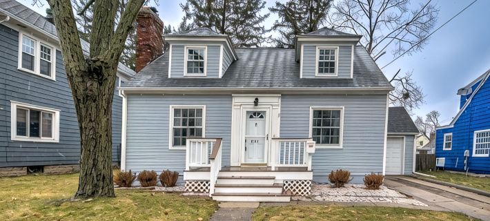 Great location to MSU! Charming 3 bedroom, 2.5 bathroom house. Hotels in Lansing