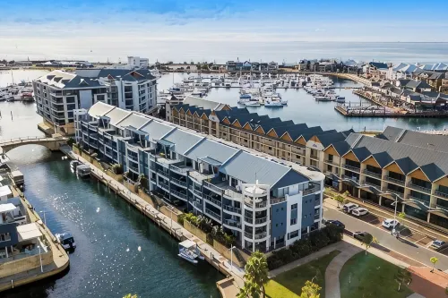 Canal Breeze Retreat - 4-Star