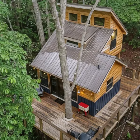 Secret Stash: Secluded Treehouse Overlooking Creek