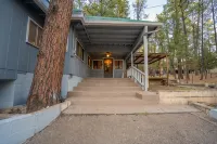 Tall pines cabin with chimney at "Upper Canyon" - شاليه