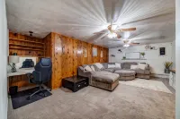 Orem Lower Level Apartment w/ Hot Tub access! 6 minutes to Provo Canyon