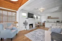 1 Min Walk to Downtown! Outdoor Patio! 5 Star Luxury! Golf Cart Rental!