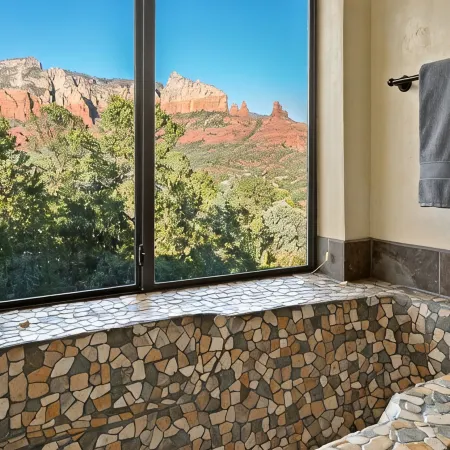 Luxury Uptown Sedona home w UNBLOCKABLE views