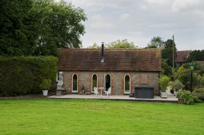Charming Shropshire Cottage w/ Private Hot Tub, Ice Bath & BBQ Ξενοδοχεία στην πόλη 