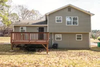 Beautifully Renovated 4-Bed, 3-Bath Family Home with Modern Finishes in Decatur - Wifi