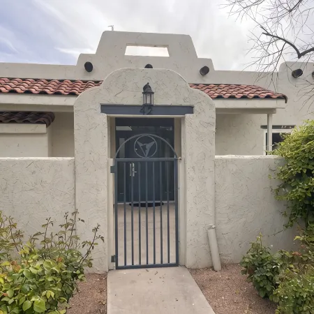 42-Resort Condo, Pool, Hot Tub, Pickle-ball, Gym.