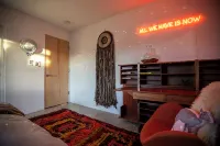 Discoasis Joshua Tree - 2.5 Acres w/ Bar & Hot Tub - 4-Star