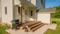 3 Peaks Farmhouse- Beautiful Remodel with Scenic Views + Root River Trail access