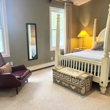 4 bed/3 bath huge house, 1.5 blocks to beach/town, hot tub/game rm, dog friendly Hotele w: Chikaming Township