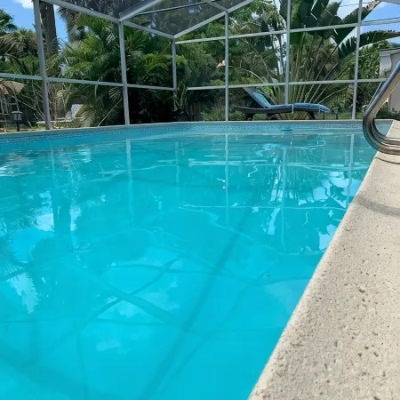 CAPTAIN’S QUARTERS Tropical pool house. Airport, Beaches, Usssa sports complex