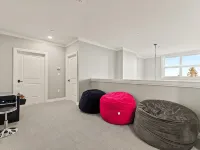 New Renovated 3BR/4BTH Condo Sleeps 10 Gym Heated Pool Walk to Stratton Mtn Hotels in Winhall