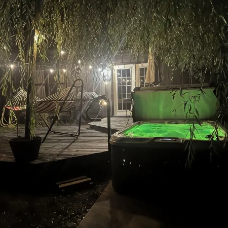 Fishers Getaway • Hot Tub • Walk to Dining • Pets Welcome