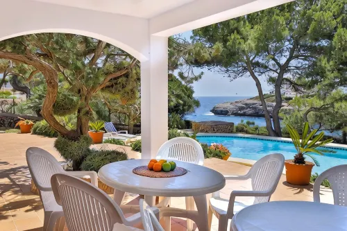 Egos 89 Holiday Home for 10 People, Seafront Position with Direct Beach Access. - Homestays