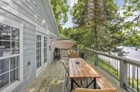 White River Hideaway • Waterfront Fun & Relaxing Views - Homestays