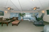 Lakefront Condo Sleeps 7-3br/2ba private beach/balcony/indoor pool  specials-ask - Gym