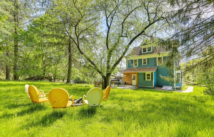 Dancing Doe Estate with Wood Stove, Hot Tub & Firepit