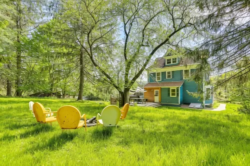 Dancing Doe Estate with Wood Stove, Hot Tub & Firepit