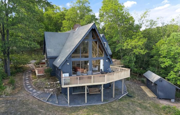 Cozy Chalet in Charming Front Royal with Stunning Views and Refinished Basement!