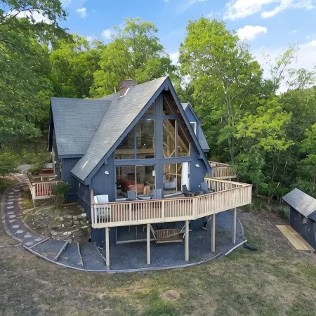 Cozy Chalet in Charming Front Royal with Stunning Views and Refinished Basement!