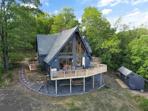 Cozy Chalet in Charming Front Royal with Stunning Views and Refinished Basement!