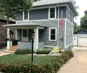 Historic Blue House • Near Downtown • Dog Friendly - บังกะโล