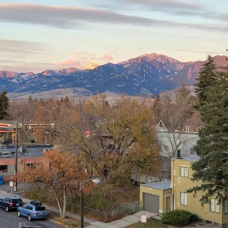 Bozeman Winter Getaway: Heated Garage + Mountain Views!