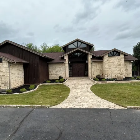 Charming 3-bedroom lake front house in fabulous Granbury with WiFi,  AC, Dock