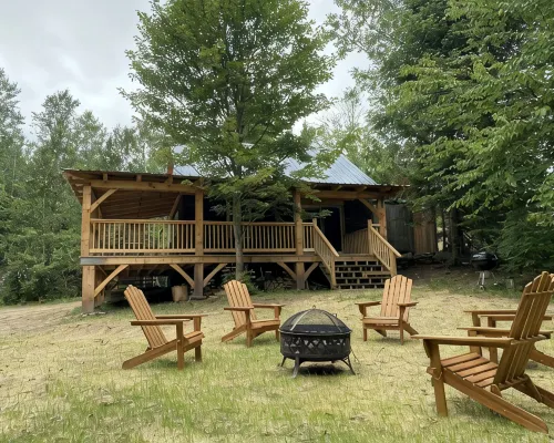 Secluded trailside cabin for 8 people on Kingdom Trails Hotels in Burke