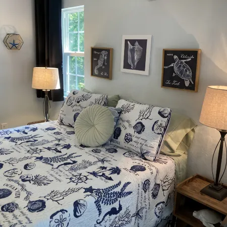 Ozona Guesthouse! 3 Blocks to Pinellas Trail, Brewery, Eats, & Dog Friendly!