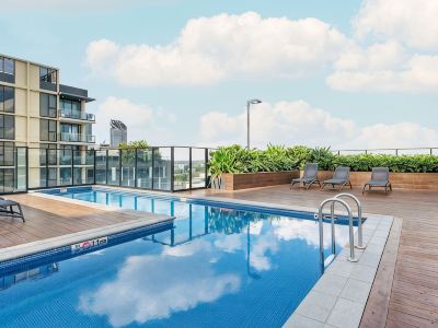 South Bank Sensational! ~ 2Bed/2Bath/1Car/Pool!