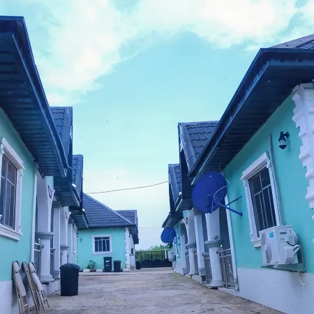 Four Crowns Serviced Apartment