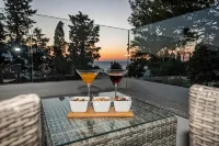 Sunset Apartment with Private Pool and Jacuzzi - Hot Tub