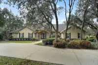 Private, Tranquil 4 Bed Retreat Near Crystal River - Hot Tub