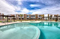 Modern Beachfront Retreat 2 King Suites +