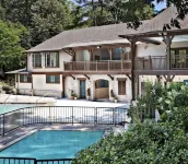 Beautiful Bright 6 bedroom home in the heart of Buckhead - บังกะโล