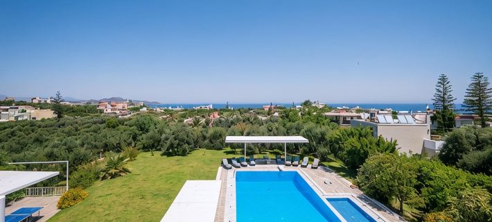 Stunning villa for private Escape/ Create priceless memories! large private pool Hotels in Galatas