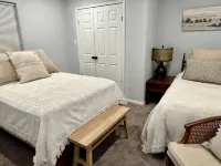 Agreeable Gray: 3 Bedroom, Soothing 5 Beds, Large groups, Pet Friendly - 3つ星