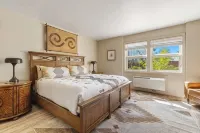 Grand Chapel Estate - Pool, Pickleball & Stunning Red Rock Views - Private Pool