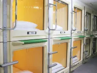 Capsule Hotel Famy (Male Guests Only) Ξενοδοχεία στην πόλη Φουναμπάσι