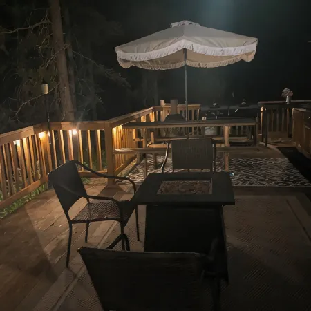 Secluded riverfront RV 7 Miles from Glacier National Park! Отели в г. Корам