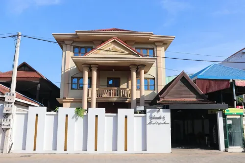 Mom's Guesthouse - Pensions