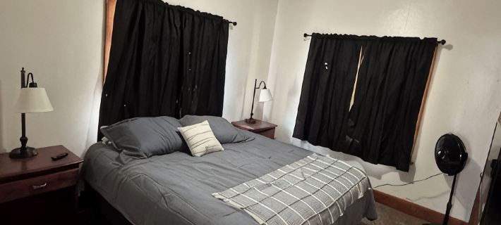 Charming 1-bedroom Duplex with AC, WiFi, Gym access etc... ローリンズのホテル
