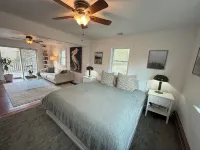 Beloved 5-Bedroom House with Beach Passes, AC, Fenced in Yard, and Hot Tub - Homestays